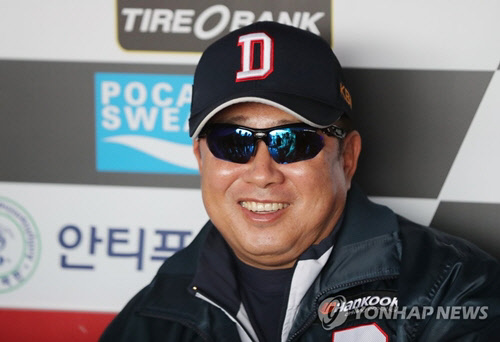 두산 베어스 김태형 감독이 환하게 웃고 있다. <연합뉴스>